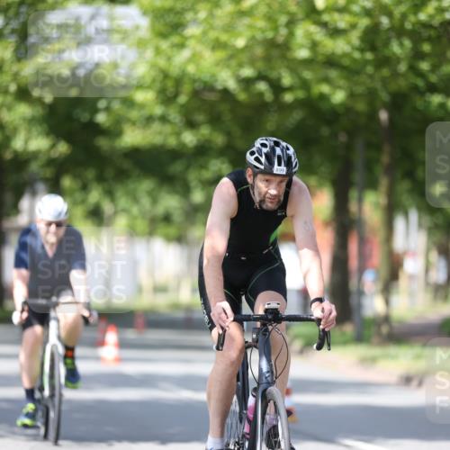 10.08.2025 - GEWOBA Citytriathlon Bremen Yannick Fuchs http://msf.ph/oto/8549975 10.08.2025 12:20:52 Radfahren 581, 701, 772, 795, 829, 899, 940, 1001 meine-sportfotos.de