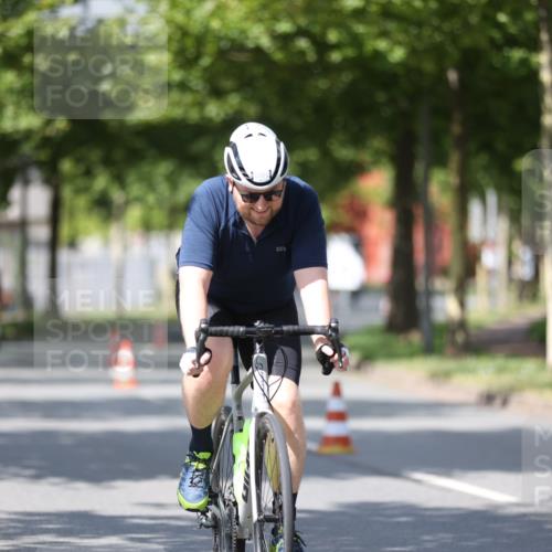 10.08.2025 - GEWOBA Citytriathlon Bremen Yannick Fuchs http://msf.ph/oto/8549980 10.08.2025 12:20:53 Radfahren 558, 581, 701, 772, 795, 829, 899, 940, 1001 meine-sportfotos.de