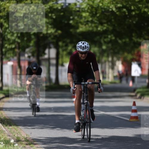 10.08.2025 - GEWOBA Citytriathlon Bremen Yannick Fuchs http://msf.ph/oto/8549989 10.08.2025 12:20:55 Radfahren 558, 581, 701, 772, 795, 899, 940, 1001 meine-sportfotos.de