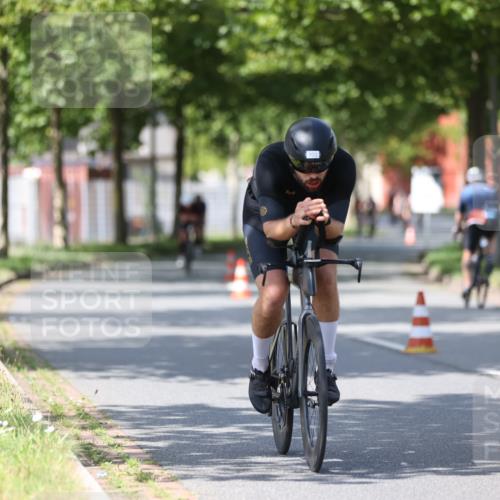 10.08.2025 - GEWOBA Citytriathlon Bremen Yannick Fuchs http://msf.ph/oto/8549999 10.08.2025 12:20:57 Radfahren 558, 581, 662, 701, 758, 772, 795, 899, 940, 969, 1001 meine-sportfotos.de