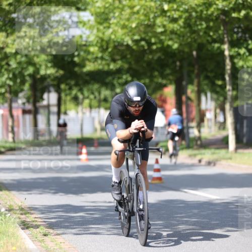 10.08.2025 - GEWOBA Citytriathlon Bremen Yannick Fuchs http://msf.ph/oto/8550000 10.08.2025 12:20:57 Radfahren 558, 581, 662, 701, 758, 772, 795, 899, 940, 969, 1001 meine-sportfotos.de