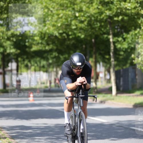 10.08.2025 - GEWOBA Citytriathlon Bremen Yannick Fuchs http://msf.ph/oto/8550002 10.08.2025 12:20:57 Radfahren 558, 581, 662, 701, 758, 772, 795, 899, 940, 969, 1001 meine-sportfotos.de