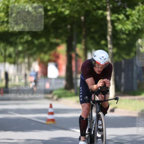 10.08.2025 - GEWOBA Citytriathlon Bremen Yannick Fuchs http://msf.ph/oto/8550020 10.08.2025 12:21:01 Radfahren 555, 558, 581, 662, 701, 758, 772, 795, 813, 869, 899, 969, 1001, 1002 meine-sportfotos.de