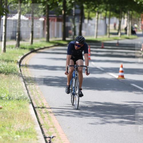10.08.2025 - GEWOBA Citytriathlon Bremen Yannick Fuchs http://msf.ph/oto/8550023 10.08.2025 14:12:00 Radfahren 12, 156, 168 meine-sportfotos.de