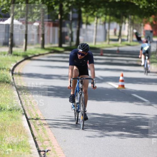 10.08.2025 - GEWOBA Citytriathlon Bremen Yannick Fuchs http://msf.ph/oto/8550026 10.08.2025 14:12:00 Radfahren 12, 156, 168 meine-sportfotos.de