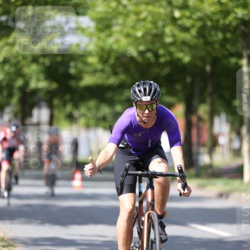 10.08.2025 - GEWOBA Citytriathlon Bremen Yannick Fuchs http://msf.ph/oto/8550036 10.08.2025 12:21:05 Radfahren 555, 558, 581, 662, 701, 758, 772, 785, 795, 813, 869, 969, 1001, 1002 meine-sportfotos.de