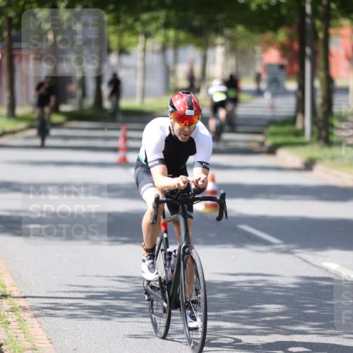 10.08.2025 - GEWOBA Citytriathlon Bremen Yannick Fuchs http://msf.ph/oto/8550052 10.08.2025 14:12:12 Radfahren 10, 12, 27, 42, 172 meine-sportfotos.de