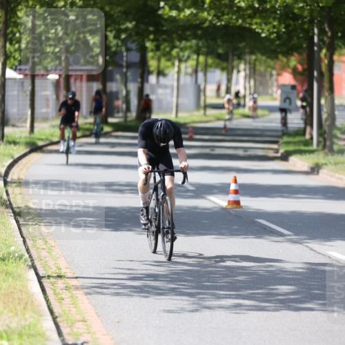 10.08.2025 - GEWOBA Citytriathlon Bremen Yannick Fuchs http://msf.ph/oto/8550064 10.08.2025 14:12:16 Radfahren 10, 27, 33, 42, 171, 172 meine-sportfotos.de