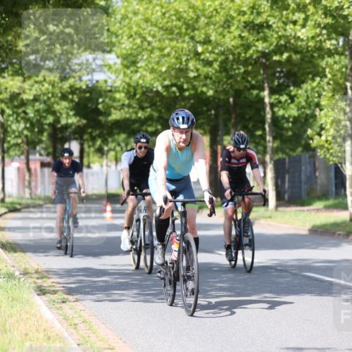 10.08.2025 - GEWOBA Citytriathlon Bremen Yannick Fuchs http://msf.ph/oto/8550065 10.08.2025 12:21:11 Radfahren 555, 558, 581, 662, 701, 758, 761, 785, 813, 869, 913, 969, 975, 1002 meine-sportfotos.de