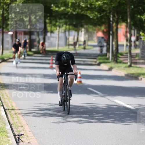 10.08.2025 - GEWOBA Citytriathlon Bremen Yannick Fuchs http://msf.ph/oto/8550068 10.08.2025 14:12:16 Radfahren 10, 27, 33, 42, 171, 172 meine-sportfotos.de