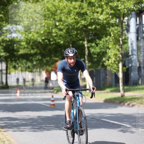 10.08.2025 - GEWOBA Citytriathlon Bremen Yannick Fuchs http://msf.ph/oto/8550072 10.08.2025 12:21:13 Radfahren 555, 558, 581, 618, 662, 701, 758, 761, 785, 813, 869, 913, 969, 975, 1002 meine-sportfotos.de
