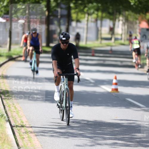 10.08.2025 - GEWOBA Citytriathlon Bremen Yannick Fuchs http://msf.ph/oto/8550083 10.08.2025 14:12:19 Radfahren 10, 27, 33, 42, 171, 172, 178 meine-sportfotos.de