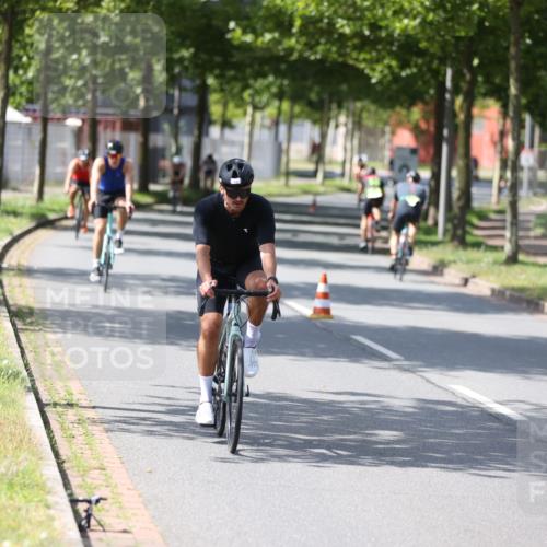 10.08.2025 - GEWOBA Citytriathlon Bremen Yannick Fuchs http://msf.ph/oto/8550088 10.08.2025 14:12:19 Radfahren 10, 27, 33, 42, 171, 172, 178 meine-sportfotos.de