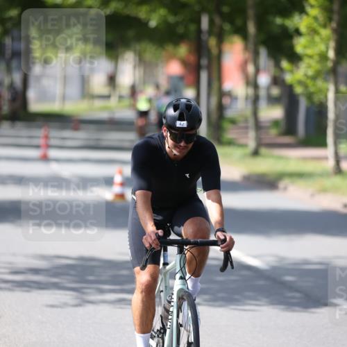 10.08.2025 - GEWOBA Citytriathlon Bremen Yannick Fuchs http://msf.ph/oto/8550096 10.08.2025 14:12:20 Radfahren 10, 27, 33, 42, 66, 171, 172, 178 meine-sportfotos.de