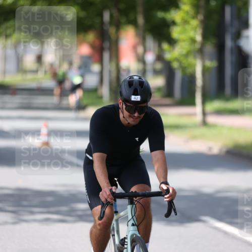 10.08.2025 - GEWOBA Citytriathlon Bremen Yannick Fuchs http://msf.ph/oto/8550097 10.08.2025 14:12:20 Radfahren 10, 27, 33, 42, 66, 171, 172, 178 meine-sportfotos.de