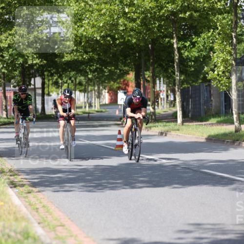 10.08.2025 - GEWOBA Citytriathlon Bremen Yannick Fuchs http://msf.ph/oto/8550098 10.08.2025 12:21:20 Radfahren 555, 618, 662, 758, 761, 785, 813, 869, 913, 949, 969, 975, 1002 meine-sportfotos.de