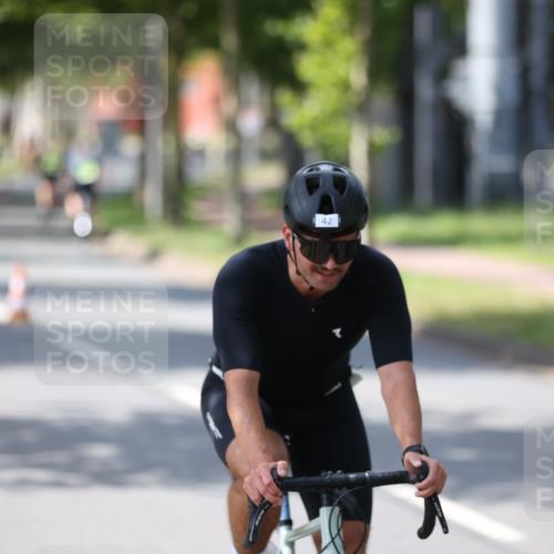 10.08.2025 - GEWOBA Citytriathlon Bremen Yannick Fuchs http://msf.ph/oto/8550099 10.08.2025 14:12:20 Radfahren 10, 27, 33, 42, 66, 171, 172, 178 meine-sportfotos.de