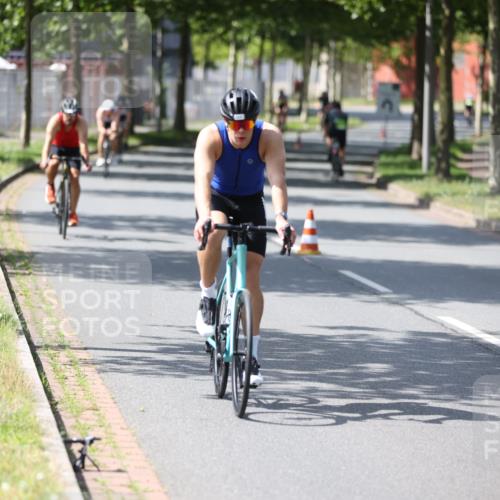 10.08.2025 - GEWOBA Citytriathlon Bremen Yannick Fuchs http://msf.ph/oto/8550103 10.08.2025 14:12:21 Radfahren 10, 27, 33, 42, 66, 171, 172, 178 meine-sportfotos.de