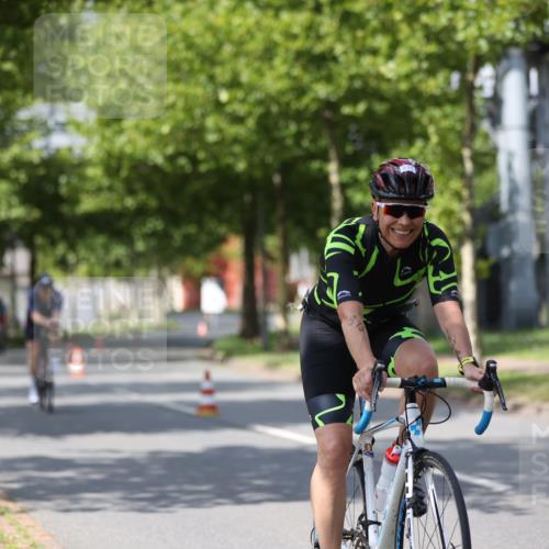 10.08.2025 - GEWOBA Citytriathlon Bremen Yannick Fuchs http://msf.ph/oto/8550104 10.08.2025 12:21:22 Radfahren 555, 618, 761, 785, 813, 869, 913, 949, 975, 1002 meine-sportfotos.de
