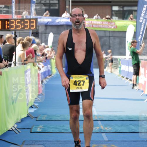 10.08.2025 - GEWOBA Citytriathlon Bremen H.Heesch http://msf.ph/oto/8550107 10.08.2025 11:39:15 Ziel 101, 427 meine-sportfotos.de