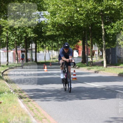 10.08.2025 - GEWOBA Citytriathlon Bremen Yannick Fuchs http://msf.ph/oto/8550109 10.08.2025 12:21:23 Radfahren 555, 618, 761, 785, 813, 869, 913, 949, 975, 1002 meine-sportfotos.de