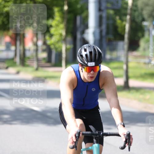 10.08.2025 - GEWOBA Citytriathlon Bremen Yannick Fuchs http://msf.ph/oto/8550118 10.08.2025 14:12:22 Radfahren 10, 27, 33, 42, 66, 171, 172, 178 meine-sportfotos.de