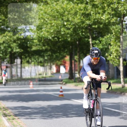 10.08.2025 - GEWOBA Citytriathlon Bremen Yannick Fuchs http://msf.ph/oto/8550120 10.08.2025 12:21:24 Radfahren 555, 618, 761, 785, 813, 913, 949, 975, 1002 meine-sportfotos.de