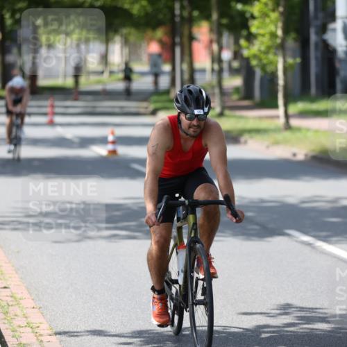 10.08.2025 - GEWOBA Citytriathlon Bremen Yannick Fuchs http://msf.ph/oto/8550122 10.08.2025 14:12:24 Radfahren 10, 27, 33, 42, 66, 171, 172, 178 meine-sportfotos.de