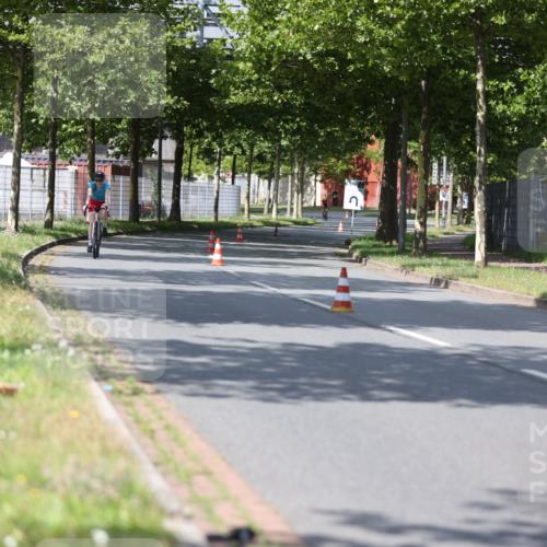 10.08.2025 - GEWOBA Citytriathlon Bremen Yannick Fuchs http://msf.ph/oto/8550123 10.08.2025 12:21:24 Radfahren 555, 618, 761, 785, 813, 913, 949, 975, 1002 meine-sportfotos.de