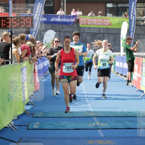 10.08.2025 - GEWOBA Citytriathlon Bremen H.Heesch http://msf.ph/oto/8550124 10.08.2025 11:39:21 Ziel 63, 65, 101 meine-sportfotos.de