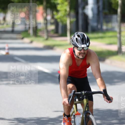 10.08.2025 - GEWOBA Citytriathlon Bremen Yannick Fuchs http://msf.ph/oto/8550127 10.08.2025 14:12:24 Radfahren 10, 27, 33, 42, 66, 171, 172, 178 meine-sportfotos.de