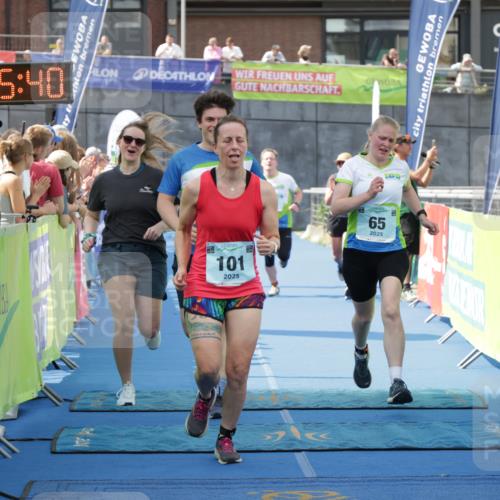10.08.2025 - GEWOBA Citytriathlon Bremen H.Heesch http://msf.ph/oto/8550132 10.08.2025 11:39:22 Ziel 63, 65, 101 meine-sportfotos.de