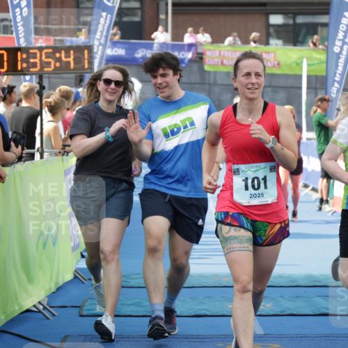 10.08.2025 - GEWOBA Citytriathlon Bremen H.Heesch http://msf.ph/oto/8550135 10.08.2025 11:39:23 Ziel 63, 65, 101 meine-sportfotos.de