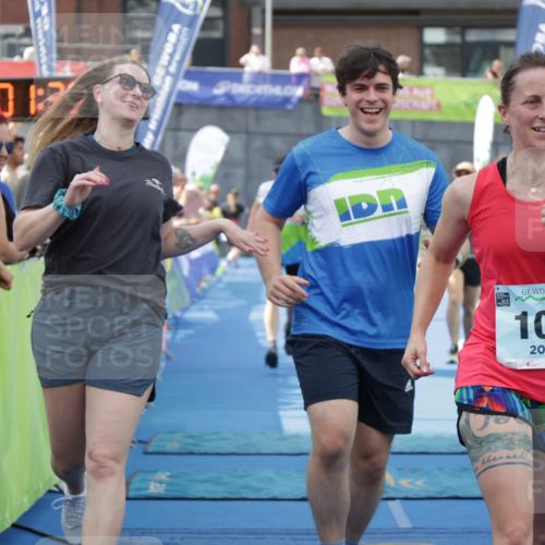 10.08.2025 - GEWOBA Citytriathlon Bremen H.Heesch http://msf.ph/oto/8550142 10.08.2025 11:39:23 Ziel 63, 65, 101 meine-sportfotos.de