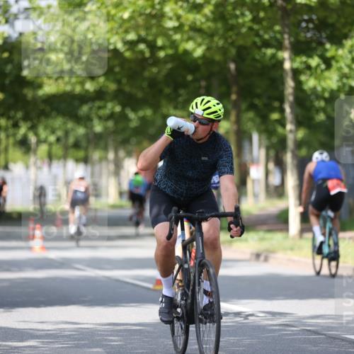 10.08.2025 - GEWOBA Citytriathlon Bremen Yannick Fuchs http://msf.ph/oto/8550143 10.08.2025 12:22:25 Radfahren 602, 663, 665, 803, 848, 870, 910, 1023 meine-sportfotos.de