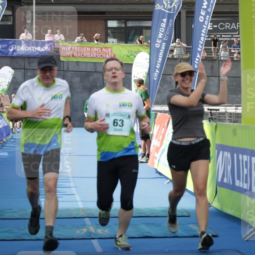 10.08.2025 - GEWOBA Citytriathlon Bremen H.Heesch http://msf.ph/oto/8550146 10.08.2025 11:39:26 Ziel 63, 65, 101 meine-sportfotos.de