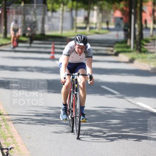 10.08.2025 - GEWOBA Citytriathlon Bremen Yannick Fuchs http://msf.ph/oto/8550150 10.08.2025 14:12:27 Radfahren 10, 27, 33, 42, 66, 171, 178 meine-sportfotos.de