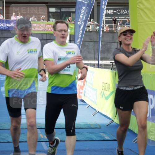 10.08.2025 - GEWOBA Citytriathlon Bremen H.Heesch http://msf.ph/oto/8550152 10.08.2025 11:39:26 Ziel 63, 65, 101 meine-sportfotos.de