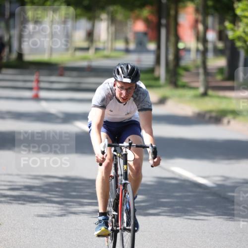 10.08.2025 - GEWOBA Citytriathlon Bremen Yannick Fuchs http://msf.ph/oto/8550157 10.08.2025 14:12:27 Radfahren 10, 27, 33, 42, 66, 171, 178 meine-sportfotos.de