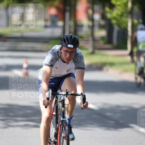 10.08.2025 - GEWOBA Citytriathlon Bremen Yannick Fuchs http://msf.ph/oto/8550160 10.08.2025 14:12:27 Radfahren 10, 27, 33, 42, 66, 171, 178 meine-sportfotos.de