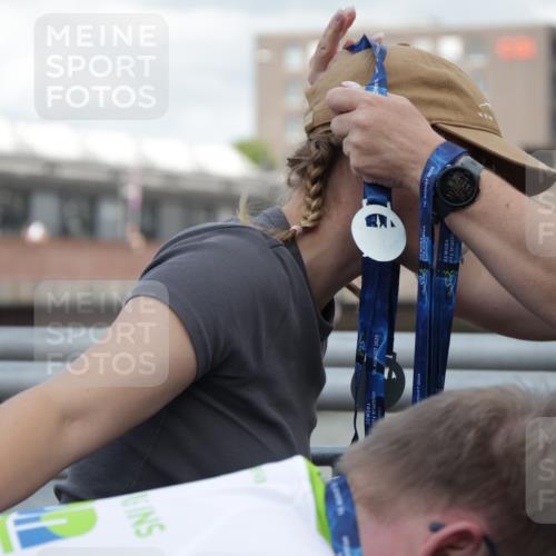 10.08.2025 - GEWOBA Citytriathlon Bremen H.Heesch http://msf.ph/oto/8550165 10.08.2025 11:39:45 Ziel 429 meine-sportfotos.de