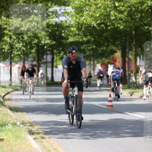 10.08.2025 - GEWOBA Citytriathlon Bremen Yannick Fuchs http://msf.ph/oto/8550171 10.08.2025 12:22:28 Radfahren 580, 602, 663, 665, 803, 848, 870, 910, 1023 meine-sportfotos.de