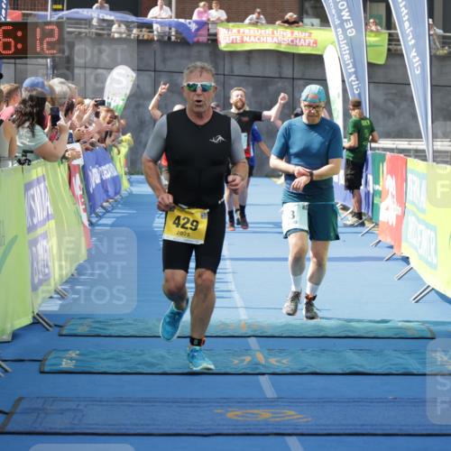 10.08.2025 - GEWOBA Citytriathlon Bremen H.Heesch http://msf.ph/oto/8550173 10.08.2025 11:39:54 Ziel 3, 87, 95 meine-sportfotos.de
