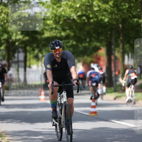 10.08.2025 - GEWOBA Citytriathlon Bremen Yannick Fuchs http://msf.ph/oto/8550175 10.08.2025 12:22:29 Radfahren 580, 602, 663, 665, 803, 848, 870, 910, 1023 meine-sportfotos.de