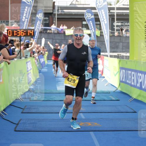 10.08.2025 - GEWOBA Citytriathlon Bremen H.Heesch http://msf.ph/oto/8550184 10.08.2025 11:39:56 Ziel 3, 87, 95 meine-sportfotos.de