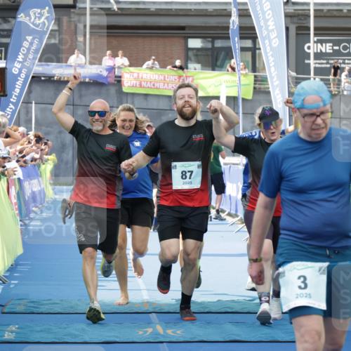 10.08.2025 - GEWOBA Citytriathlon Bremen H.Heesch http://msf.ph/oto/8550191 10.08.2025 11:39:58 Ziel 3, 87, 95, 135 meine-sportfotos.de