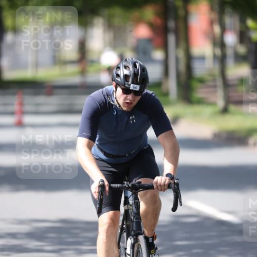 10.08.2025 - GEWOBA Citytriathlon Bremen Yannick Fuchs http://msf.ph/oto/8550201 10.08.2025 14:12:33 Radfahren 10, 33, 66, 155, 171, 178 meine-sportfotos.de