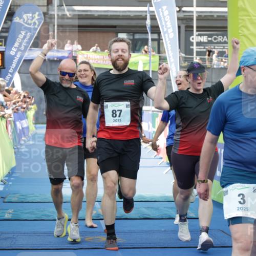 10.08.2025 - GEWOBA Citytriathlon Bremen H.Heesch http://msf.ph/oto/8550203 10.08.2025 11:39:59 Ziel 3, 87, 95, 135 meine-sportfotos.de