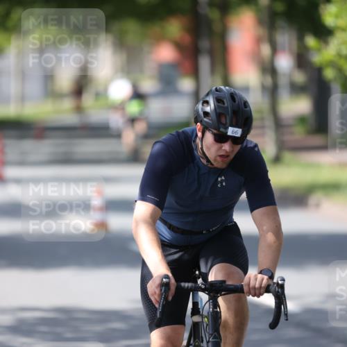 10.08.2025 - GEWOBA Citytriathlon Bremen Yannick Fuchs http://msf.ph/oto/8550204 10.08.2025 14:12:33 Radfahren 10, 33, 66, 155, 171, 178 meine-sportfotos.de