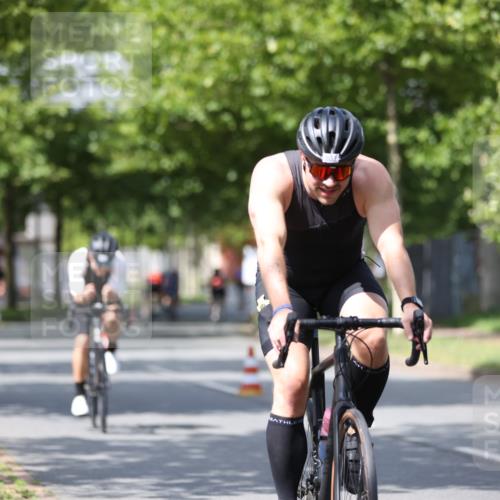 10.08.2025 - GEWOBA Citytriathlon Bremen Yannick Fuchs http://msf.ph/oto/8550206 10.08.2025 12:22:32 Radfahren 580, 602, 634, 663, 665, 803, 848, 870, 910, 926, 1023 meine-sportfotos.de